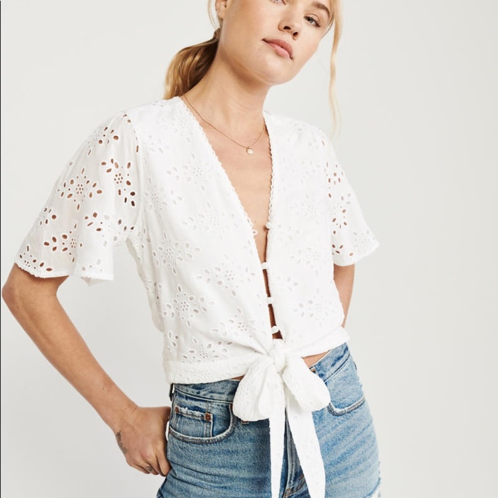 Abercrombie Eyelet Flutter Sleeve Top Size Xs - image 1